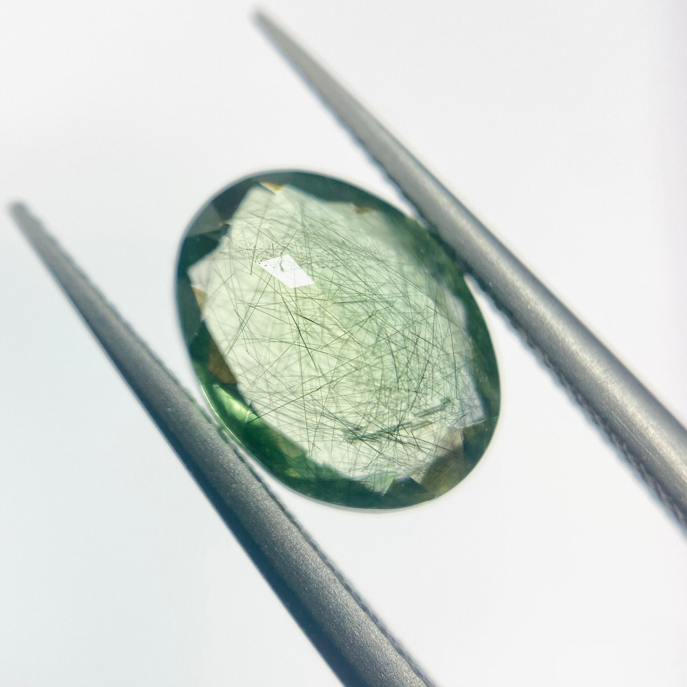 大人ダークな癒しのグリーン　ルドウィジャイトインペリドット