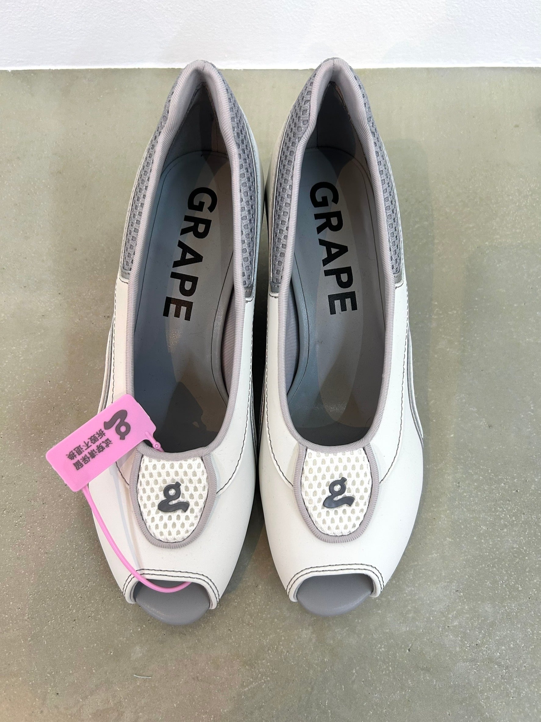 GRAPE White Sports Peep-Toe Wedge Shoes | itimi