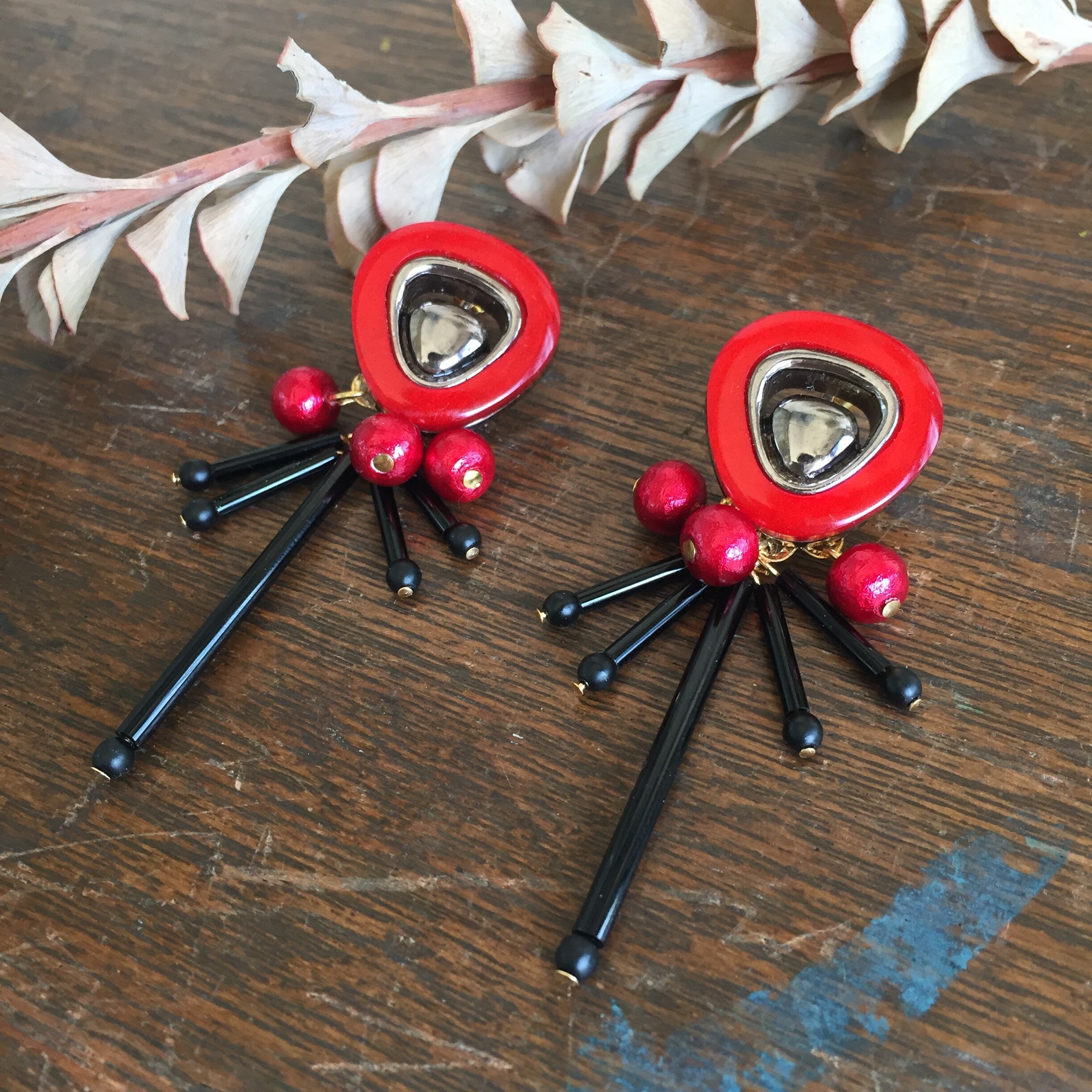 【SALE】レディな赤2WAYピアス(vintage button)