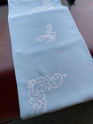蝶々刺繍　ブルー　テーブルライナー