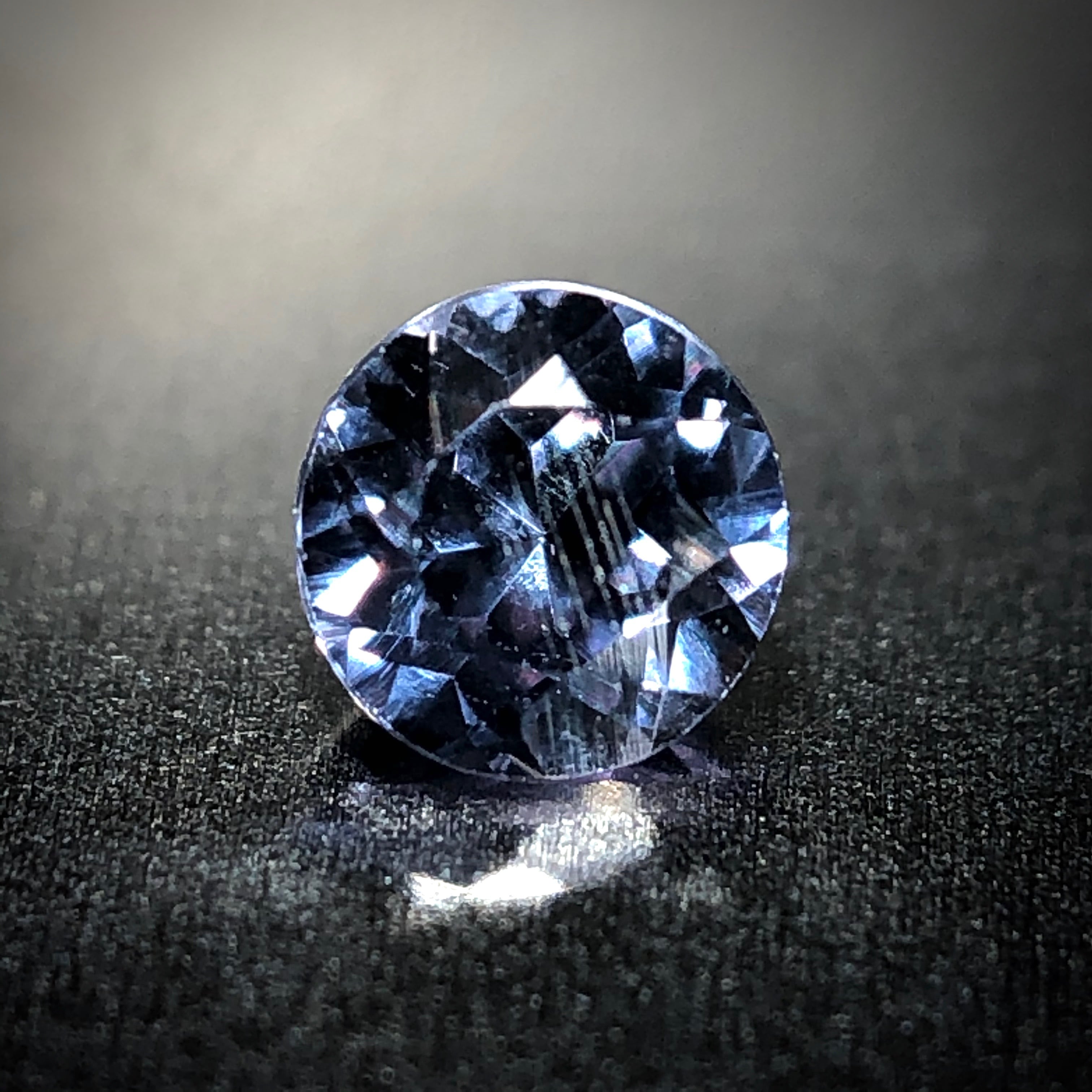 蠱惑のベキリーブルー 0.15ct 天然 カラーチェンジガーネット（ベキ