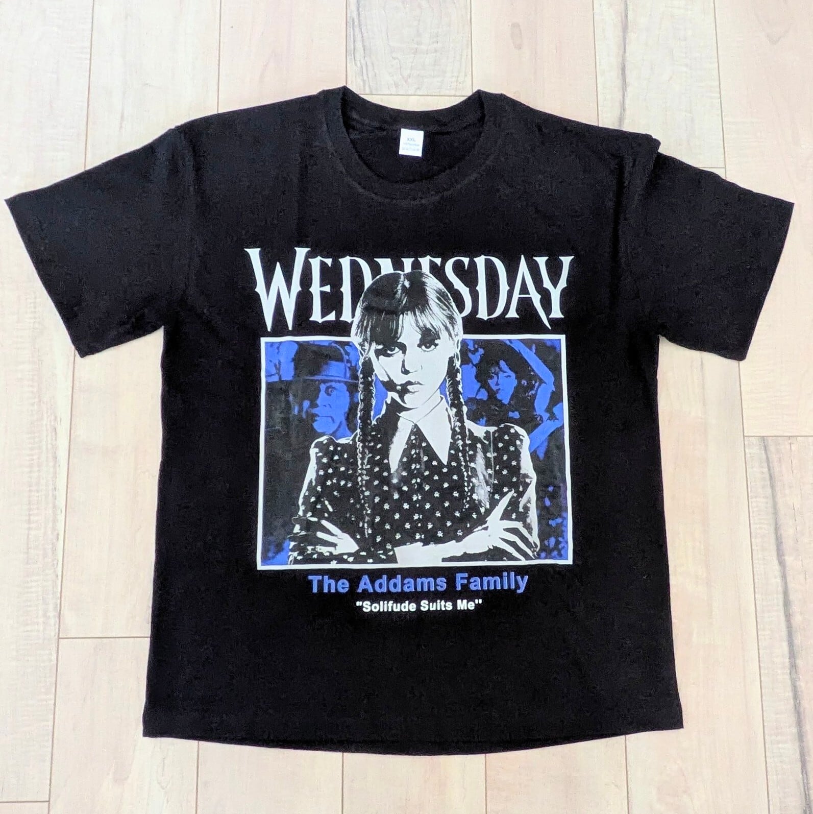 【 WEDNESDAY / ウェンズデー 】『Solifude Suits Me』Tシャツ / アダムス・ファミリー  〚アメリカン雑貨 アメトイ〛