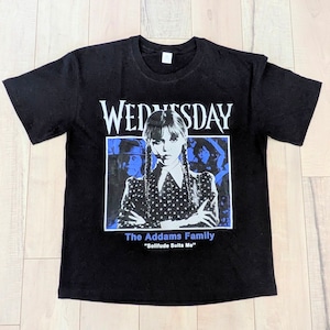 【 WEDNESDAY / ウェンズデー 】『Solifude Suits Me』Tシャツ / アダムス・ファミリー  〚アメリカン雑貨 アメトイ〛