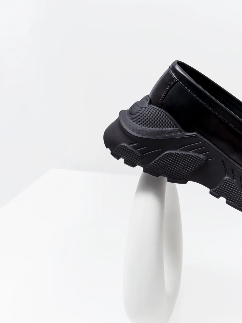 AKIKOAOKI アキコアオキ / REGULATED GRAVITY BLACK×BLACK(本革