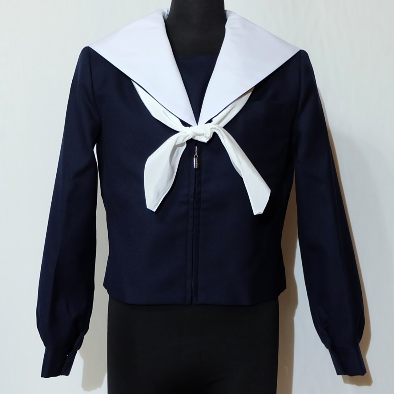 旧タイプ　前開　紺色セーラー服　衿カバー　リボン付