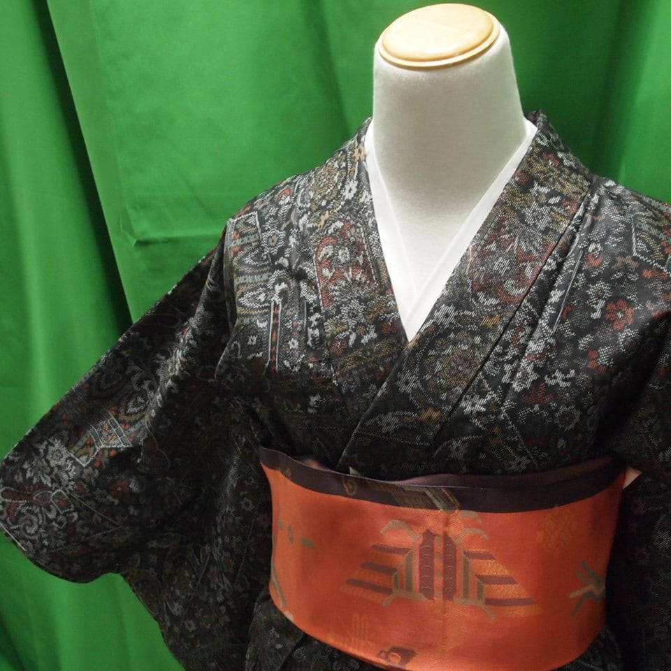 大島紬】泥染め大島紬 黒色に西欧更紗模様 | ひふみ屋