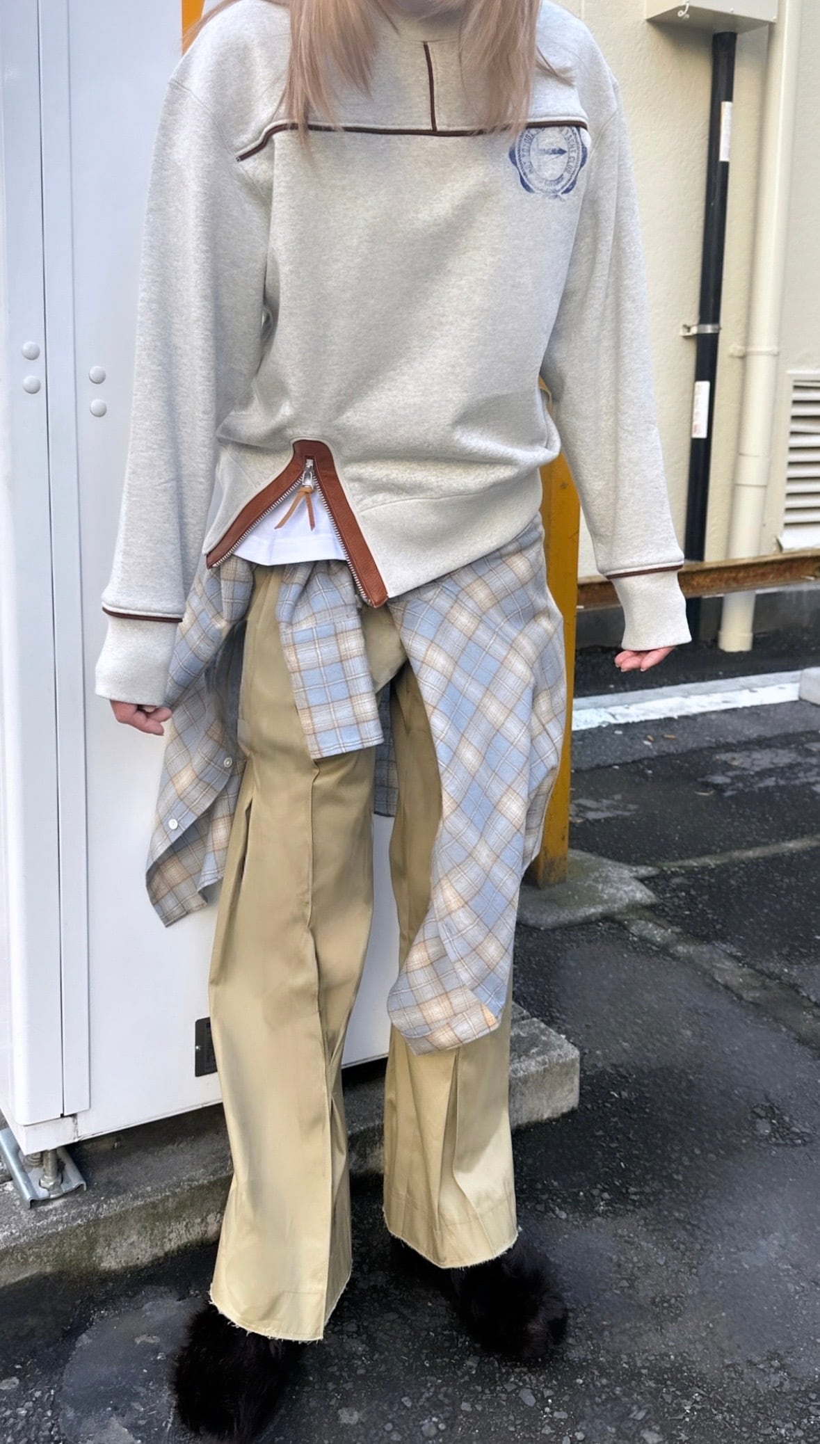 KHOKI  [LEATHER  TRIMMED SWEATSHIRTS]