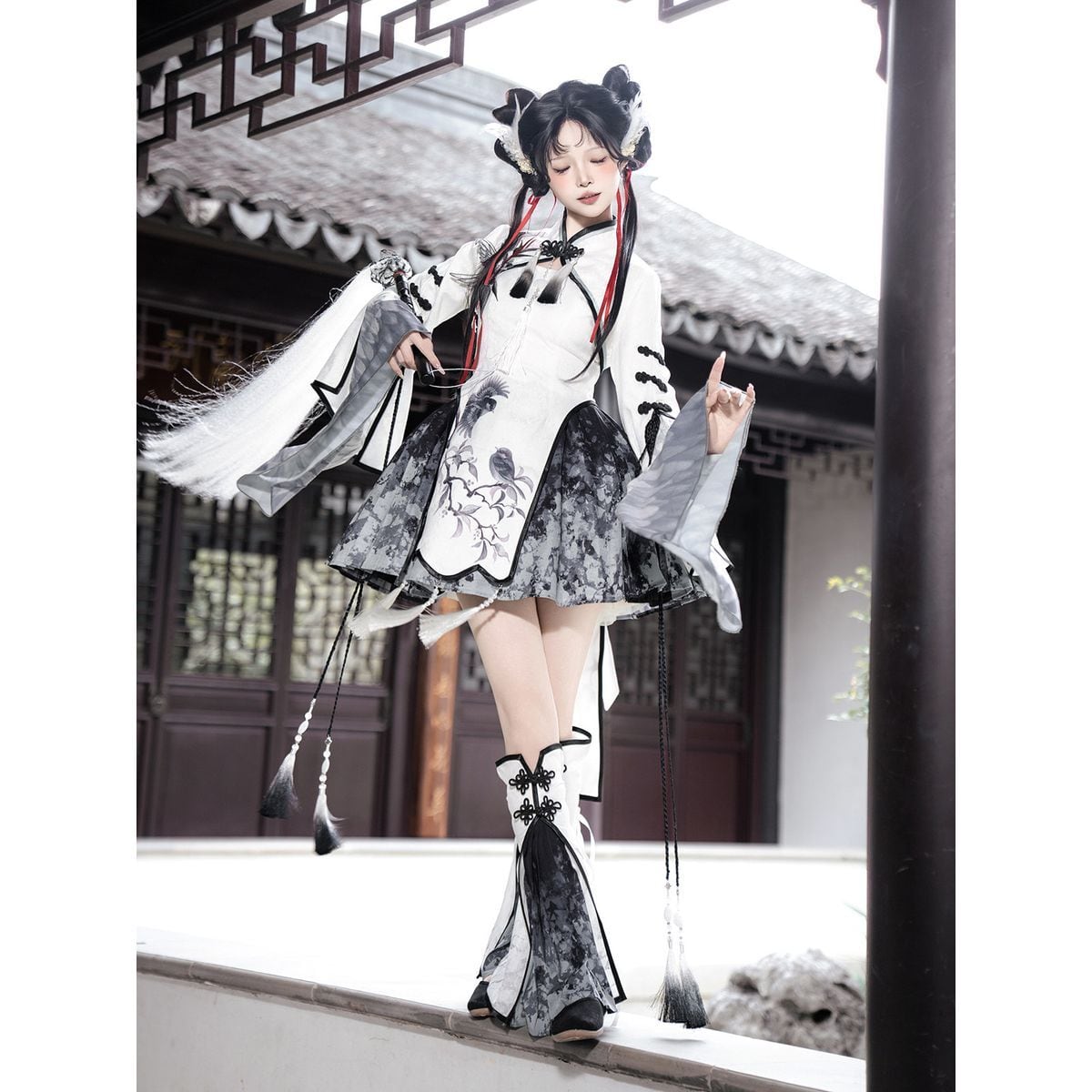 白磁に舞う墨花・振袖チャイナセットアップ：Ver.A | Maiden's Rêve