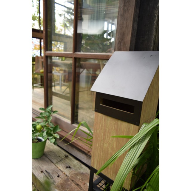 ポスト スタンドポスト メールボックス 郵便受け 郵便ポスト モダン 天然木 おしゃれ 自立式 新聞受け かっこいい アート インテリア 棚付き Nw 861 インテリア ピタデコ ポスト スタンドポスト メールボックス 郵便受け 郵便ポスト モダン 天然木 おしゃれ 自立式 新聞受け かっこいい アート インテリア 棚付き Nw 861 インテリア ピタデコ