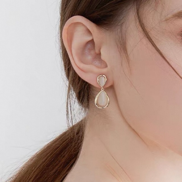 ドロップデザインイヤリング　CH3214