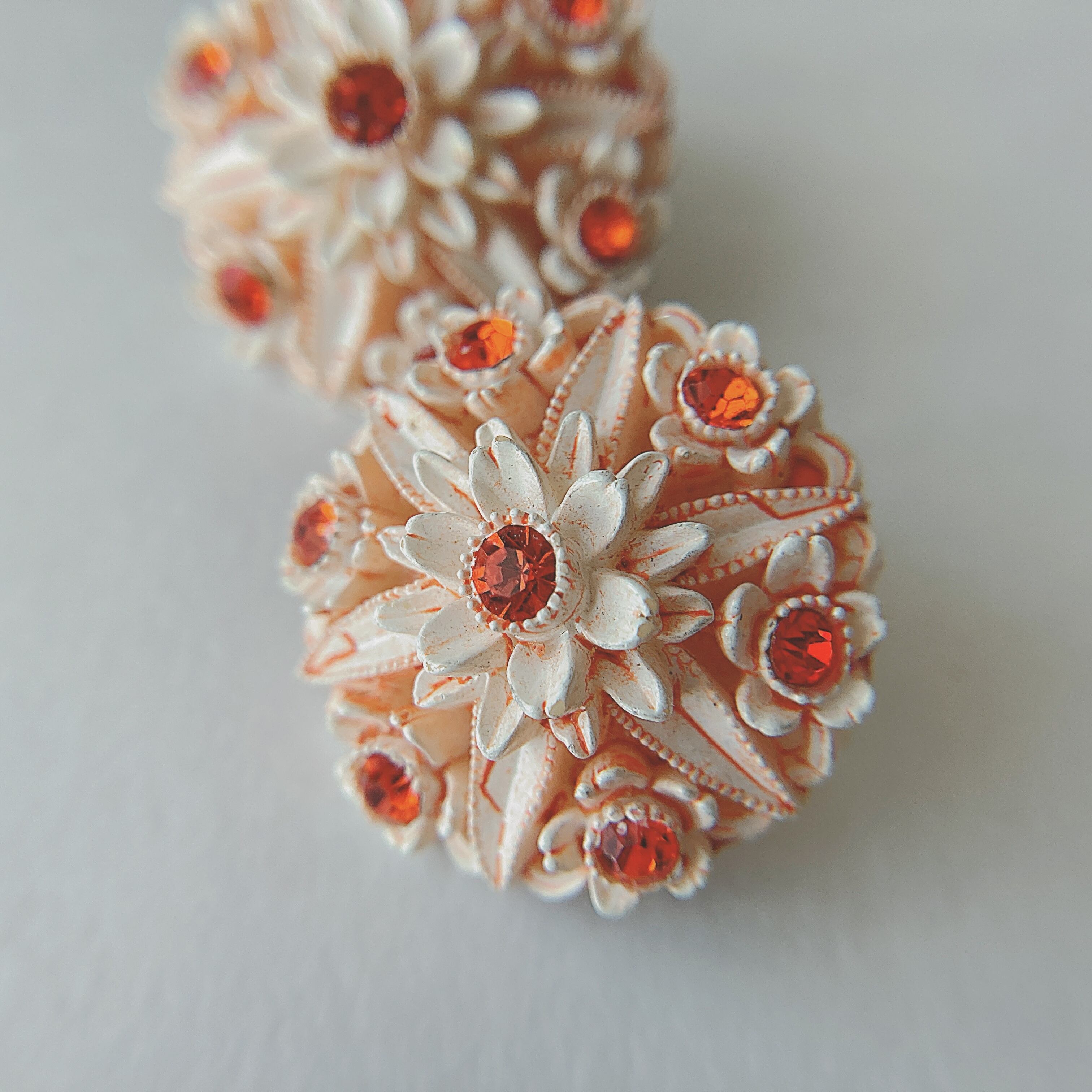 ヴィンテージ　ラインストーンピンク×コーラルオレンジ　フラワー　イヤリング ヴィンテージラインストーンピンク×コーラルオレンジフラワー