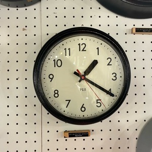 Schoolhouse Wall Clock　スクールハウス ウォールクロック S　全2色　ブラック　グレー　掛け時計　ハンマートン塗装　シンプル　スイープムーブメント