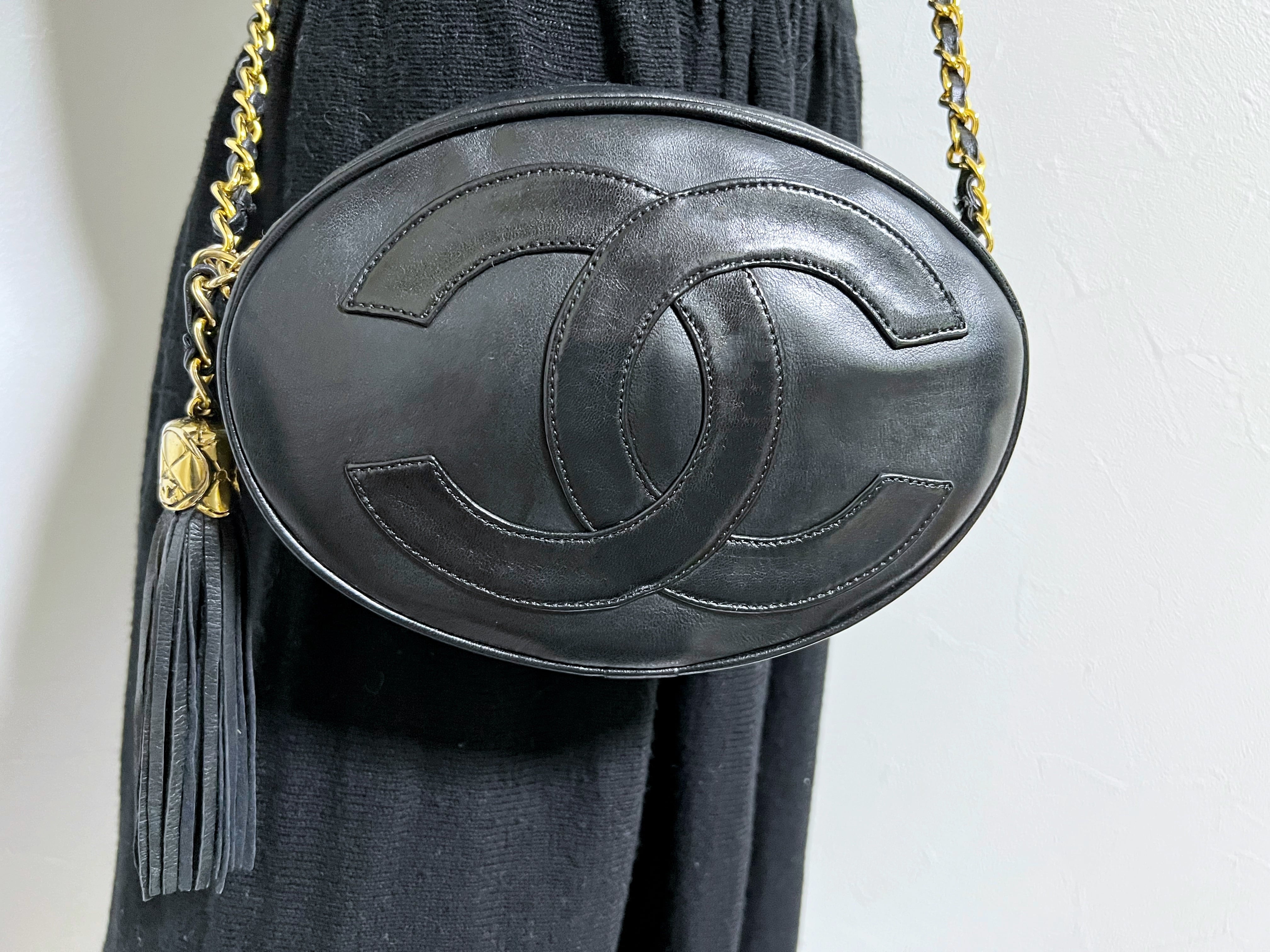 CHANEL ブラックオーバルポーチ フリンジ付き！ヴィンテージ！使用感あり！ 超レア&美品！ヴィンテージ シャネル デカココ オーバル フリンジ