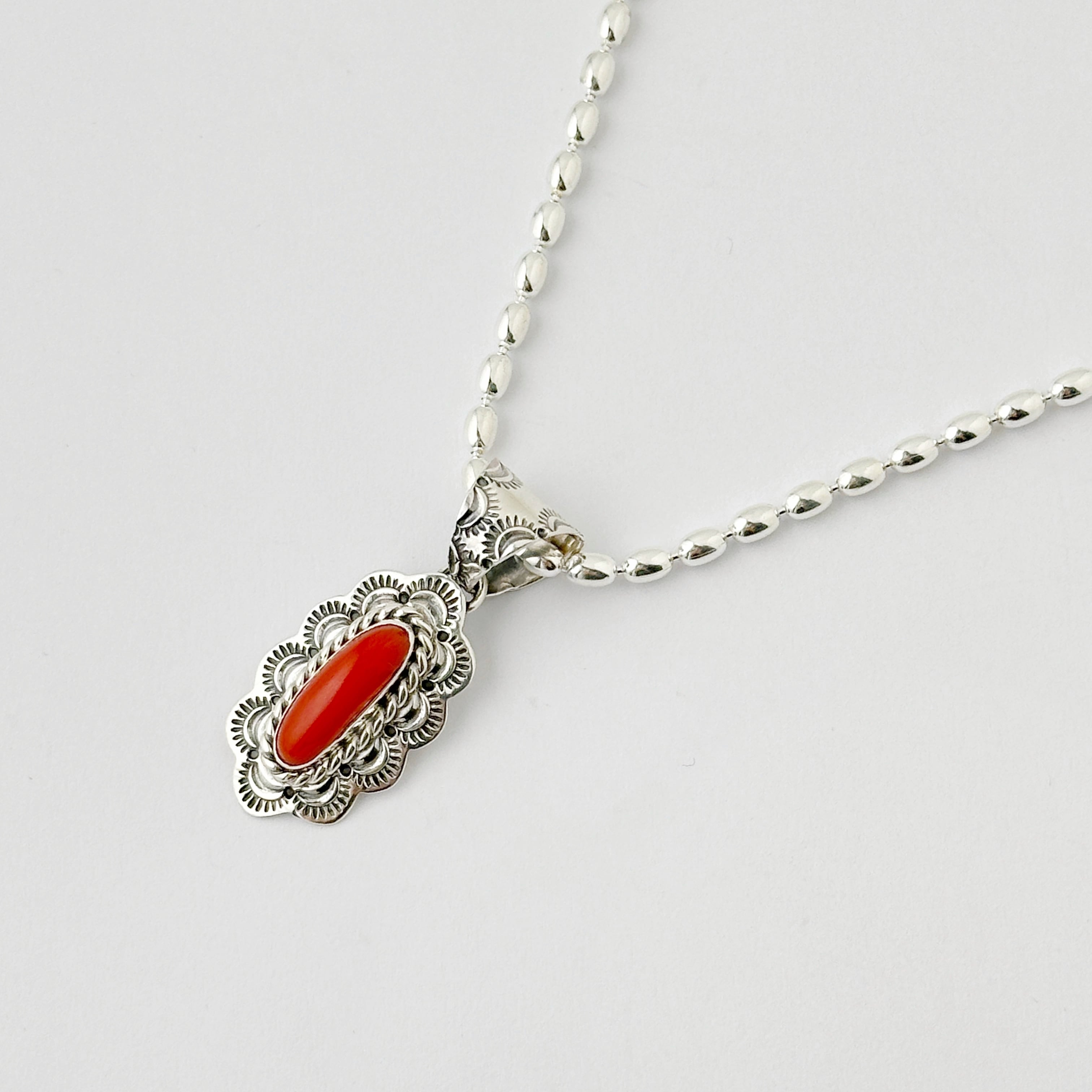 【Indian Jewelry】レッド コーラル オーバル  フラワー ペンダント ネックレス