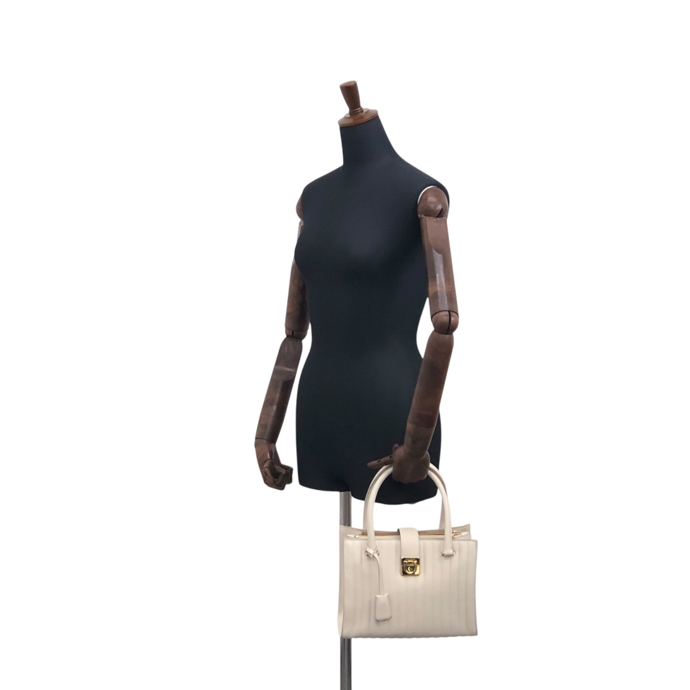 Salvatore Ferragamo サルヴァトーレ フェラガモ ハンドバッグ