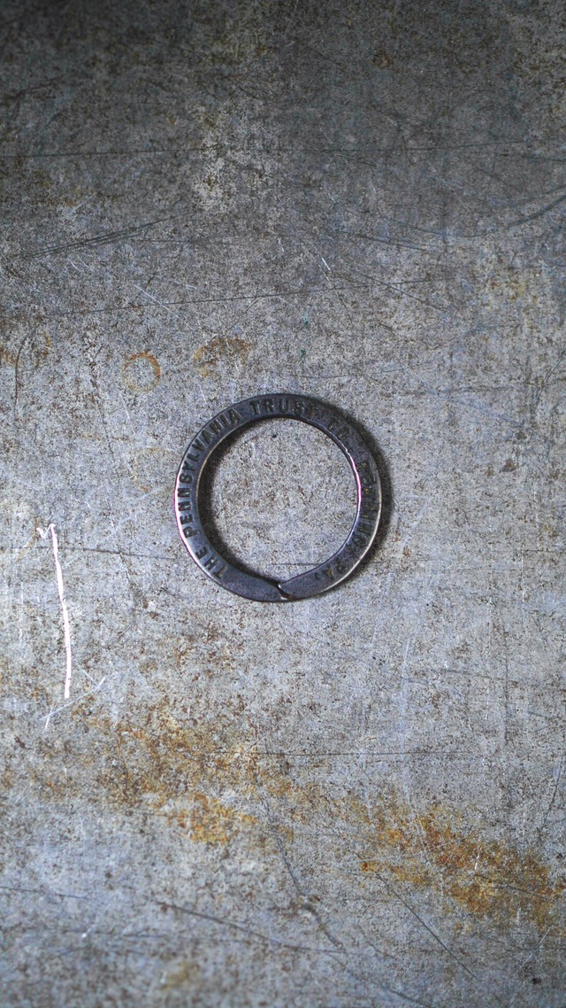 【1920-1930s】U.S. VINTAGE The Pennsylvania Trust Co. アドバタイジング キーリング 《スチール製 AD 広告 キーホルダー ヴィンテージ》