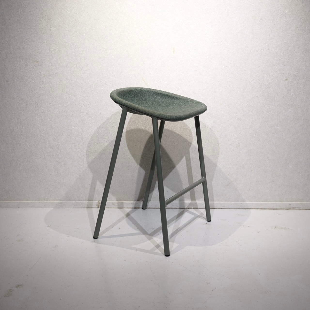 DeVorm デフォルム LJ4 PET Felt Counter Stool カウンタースツール