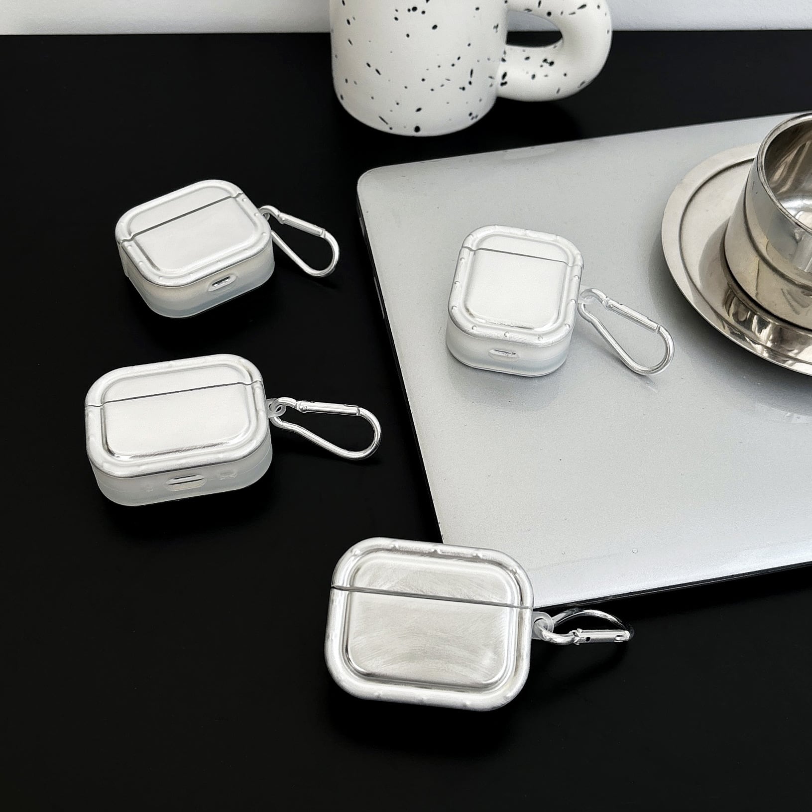 Airpodsケース】シルバーでお洒落さん◎フェザー AirPodsカバー 銀