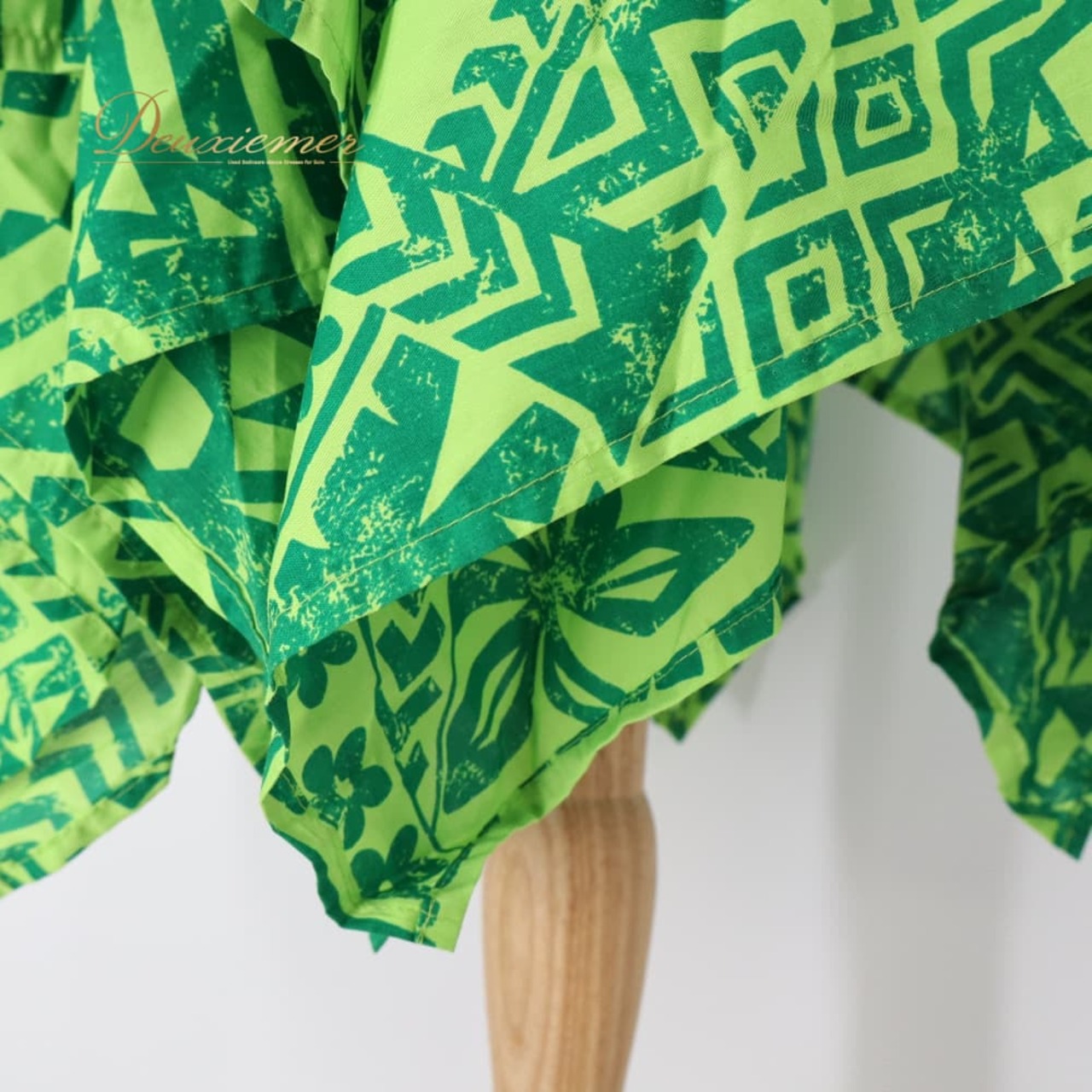 フラダンス 衣装 ツーピース セットアップ 上下セット グリーン系 ハワイアンプリント アロハ フラ ダンス レッスン 練習 フリル ダンス衣装 ハワイアンダンス レディース 華やか 鮮やか かわいい おしゃれ ワンショルダー フラ衣装 衣装セット 緑 ハワイアン柄 プリント フェミニン 発表会 リゾート ルンバ柄風 アシンメトリー風 肩ひもフリル セクシー風 立体フリル キュート系 コーデ 2点セット スカート フレア風 ふんわり 画像映え 海外旅行風 ターコイズ系風