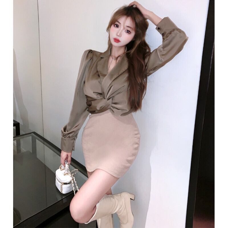 スタンダードサテンVネックショートクロップドシャツ オータムスタイルトップス レトロ 秋物 ピュア ガールズファッション24411913430