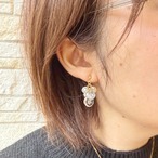 透明感の美しい　小さなつぶつぶサークルピアス イヤリング  スノーブルー