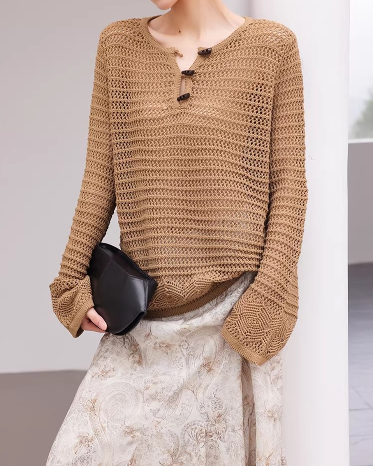 Long Sleeve V-Neck Knit Pullover     L0048