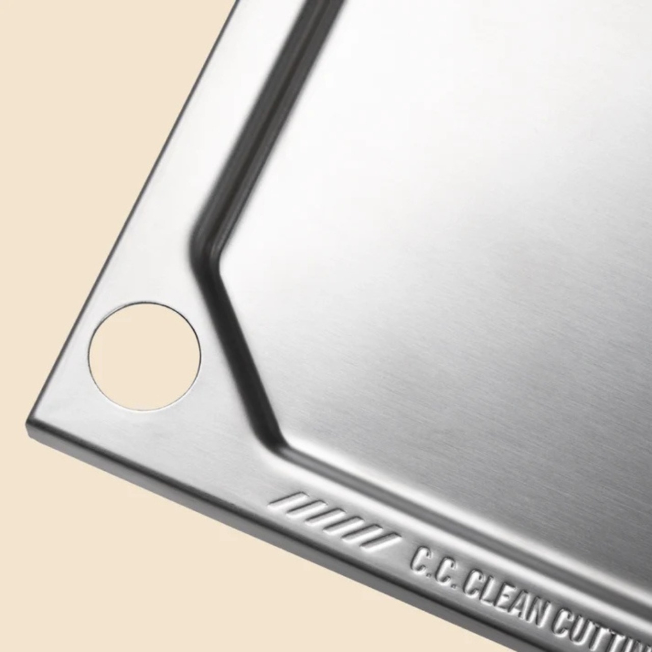 CLEAN CUTTING BOARD