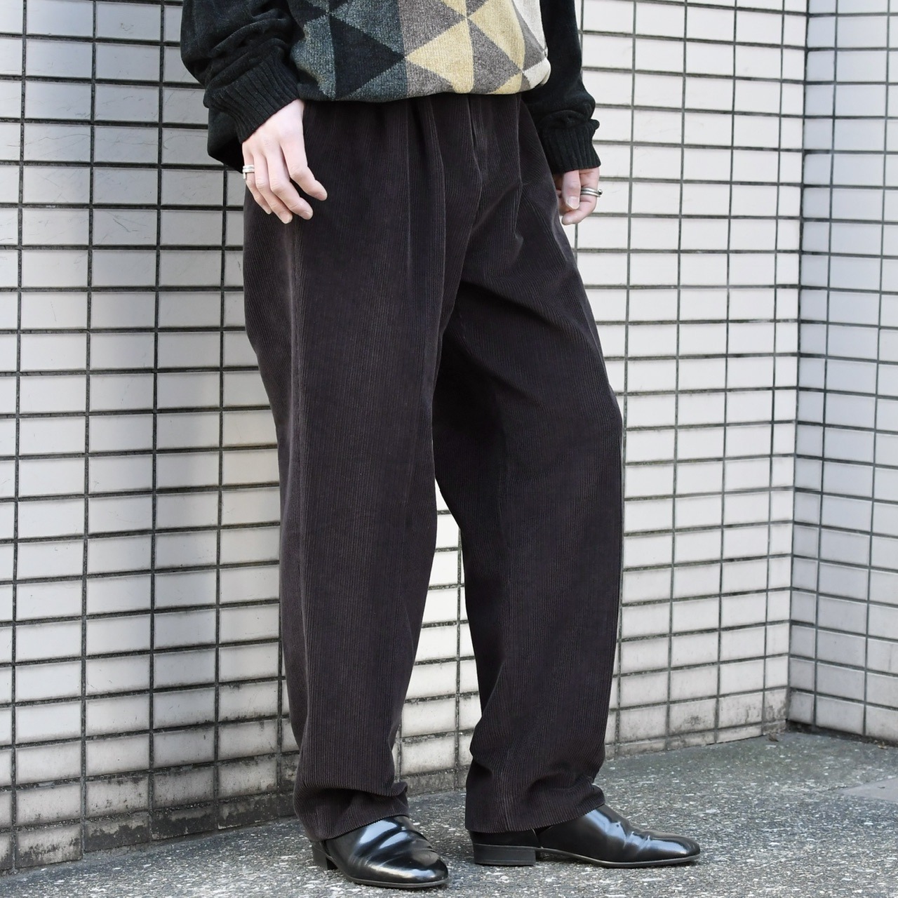 dark brown 2 tuck corduroy pants