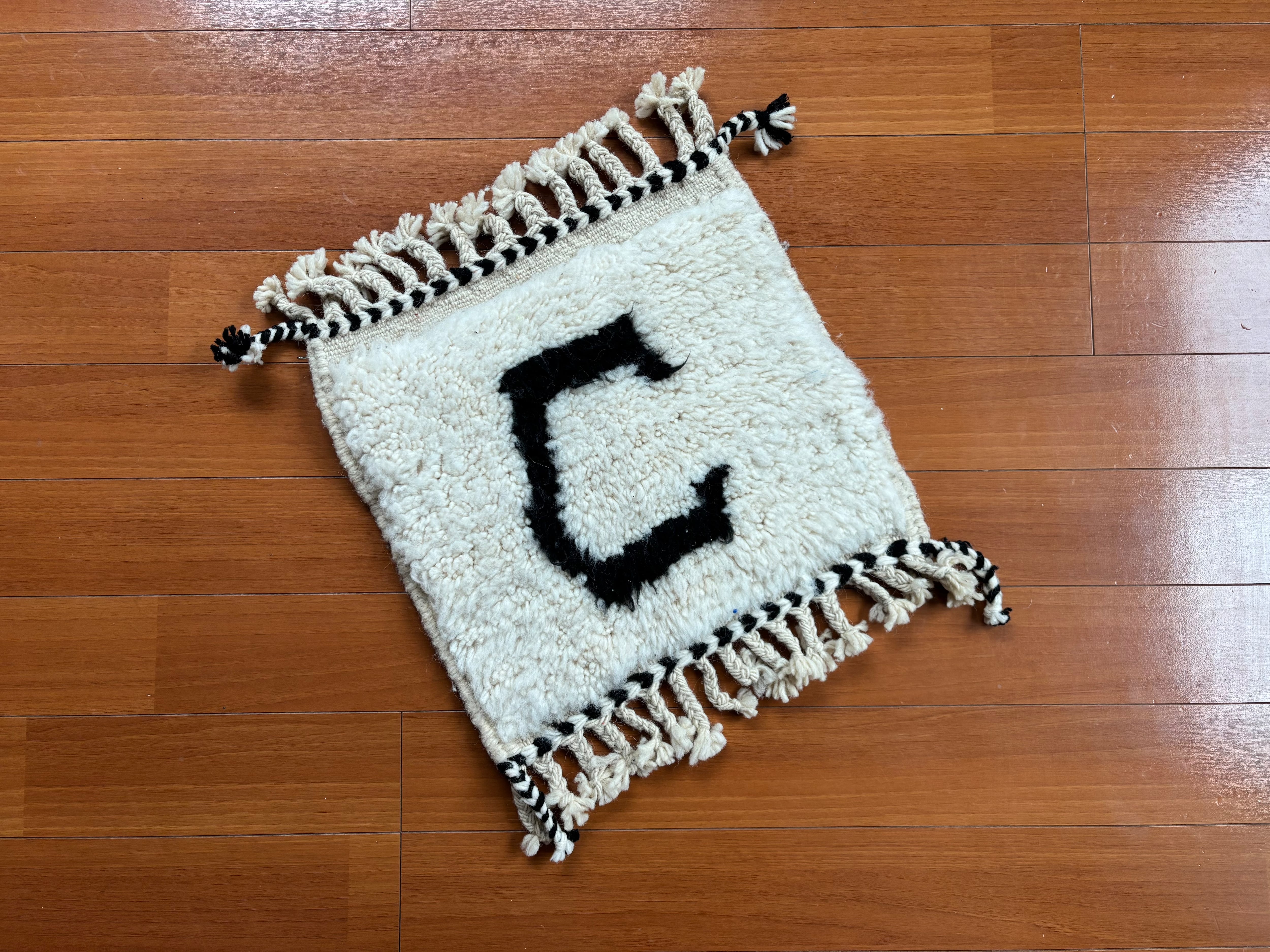 ベニワレン ミニイニシャルラグ Beniouarain Rug【C】 | RUG the