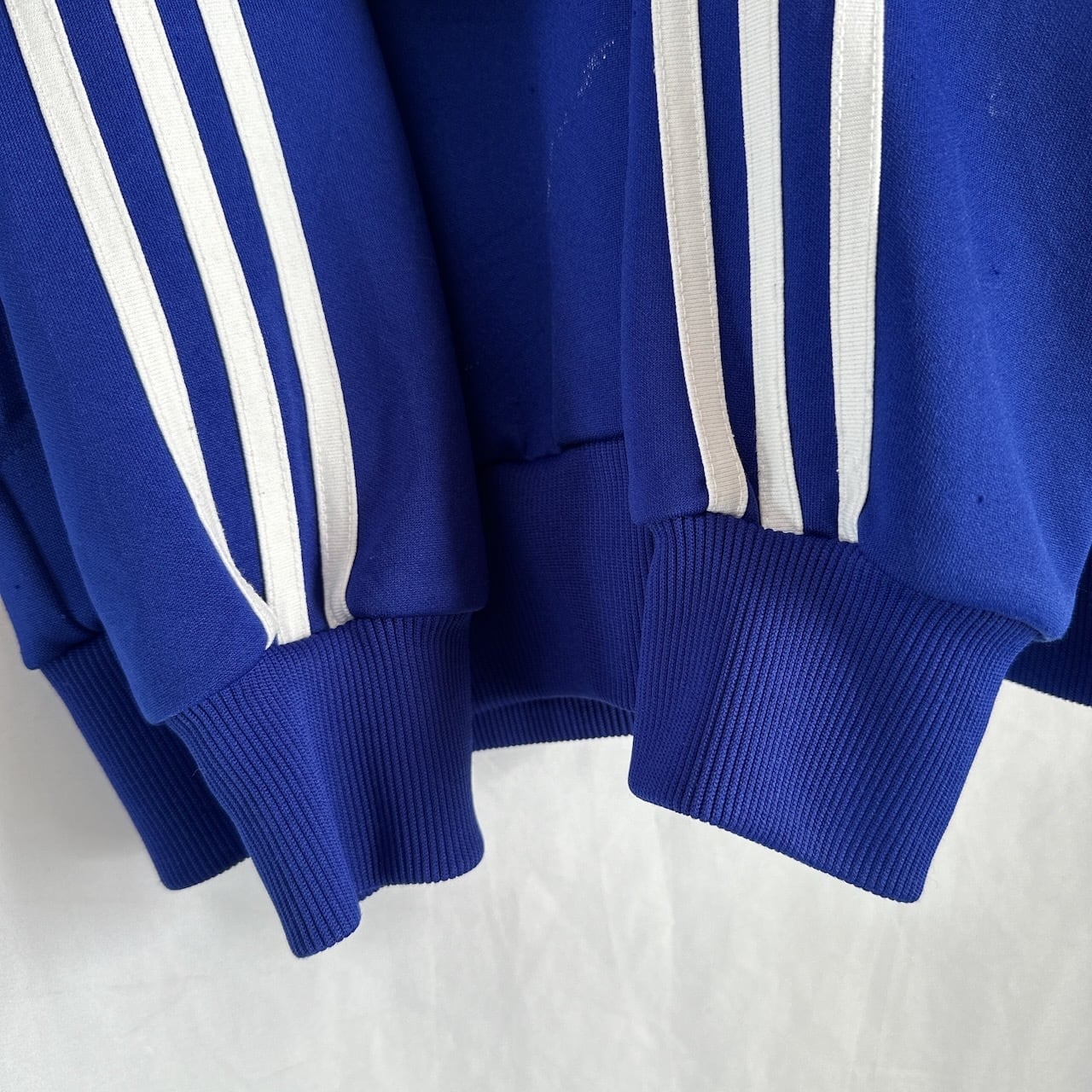 adidas EQUIPMENT アディダス エキップメント トレフォイルロゴ ペンキ