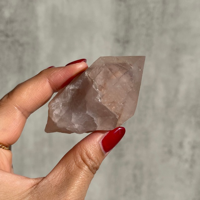 ブラジル・バイーア州ジャコビナ産【ピンキッシュアメジスト - Pink Amethyst】② 鉱物 天然石 パワーストーン