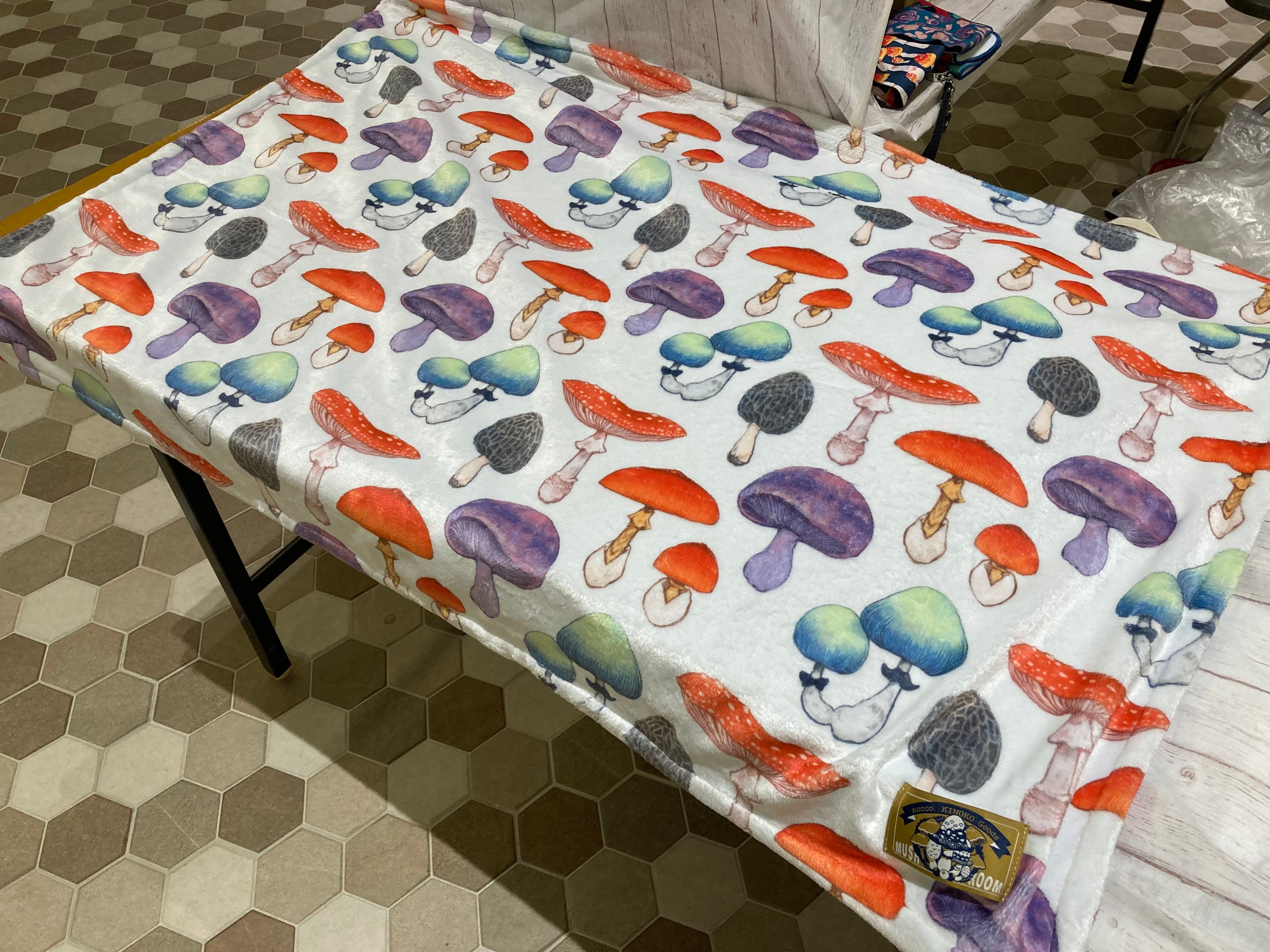 クレイジーきのこ　ブランケット 2WAYリバーシブルブランケット | nocco.