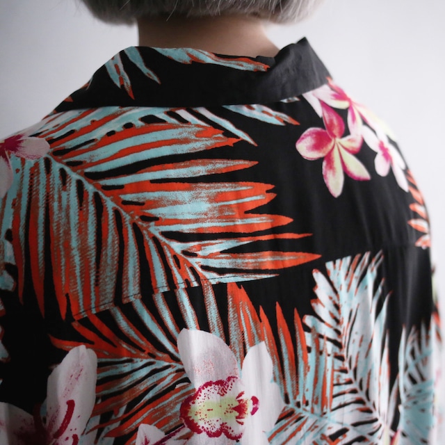 good coloring and over size botanical h/s shirt