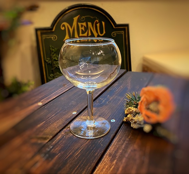 リッチな気分のバルーン型ワイングラス 松屋陶器