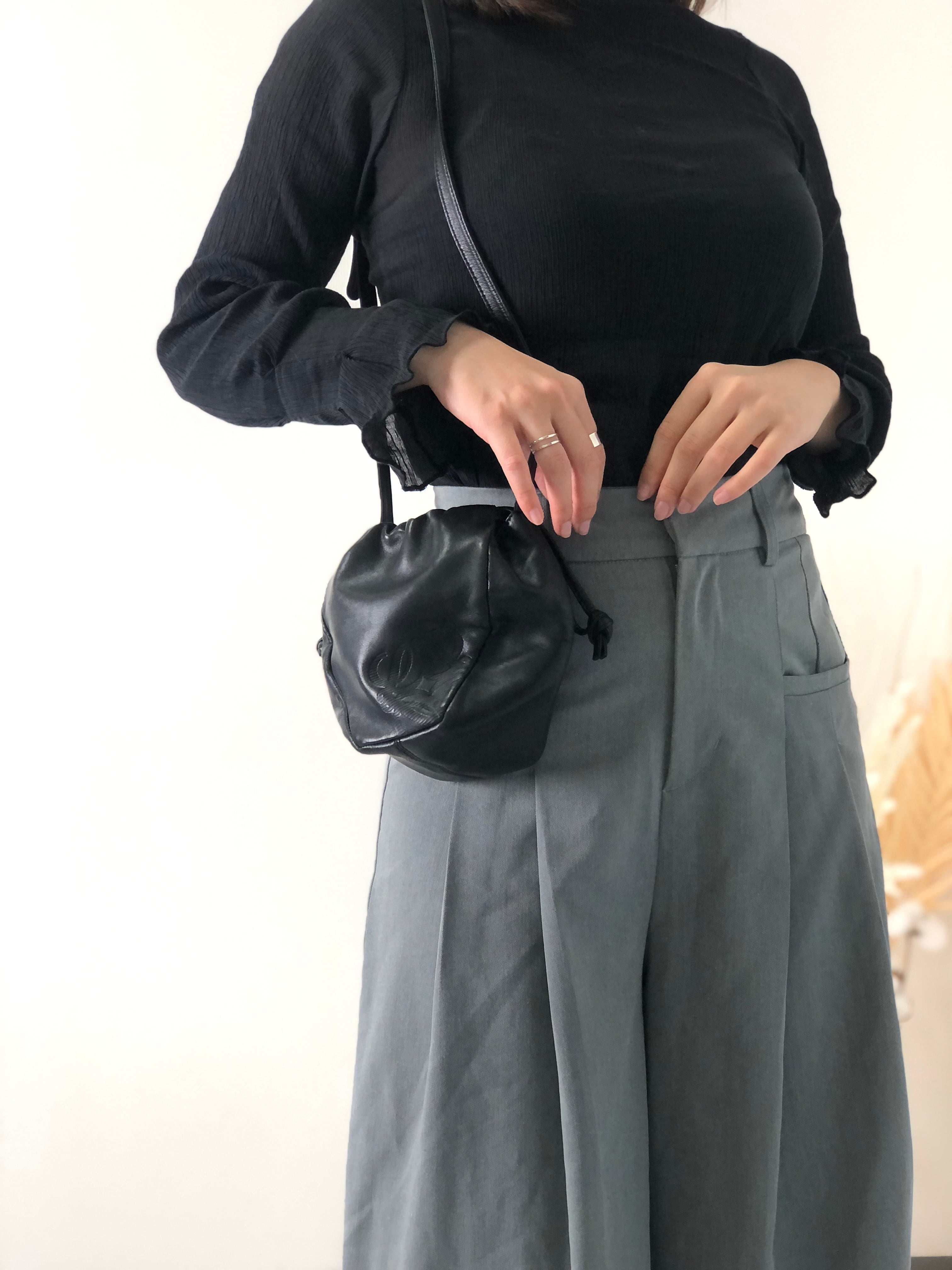 LOEWE ロエベ アナグラム ナッパレザー ミニバッグ 巾着 ショルダーバッグ ブラック vintage ヴィンテージ オールド 83xs5h |  VintageShop solo powered by BASE