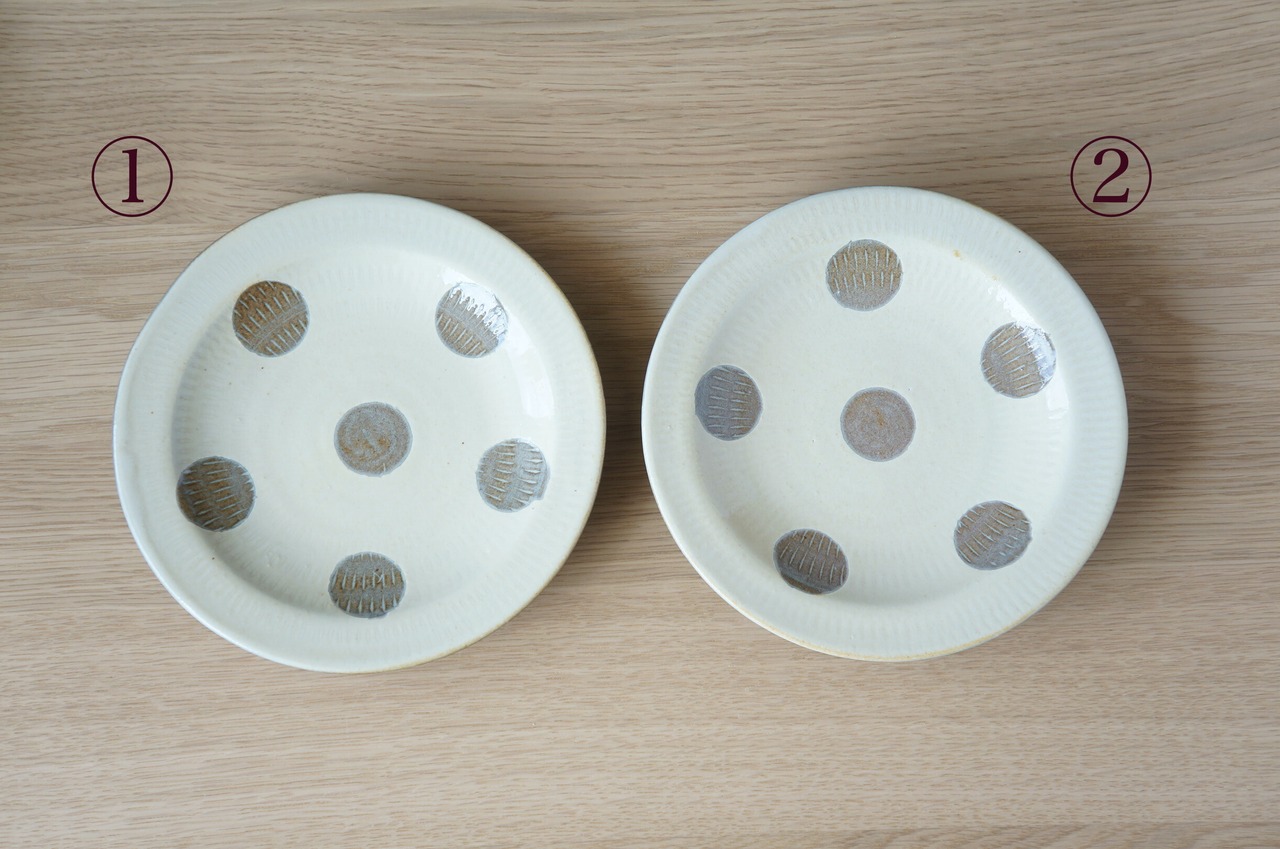 小石原焼 翁明窯元 リムつき5.5寸皿 水玉・白釉 ②【37-463】