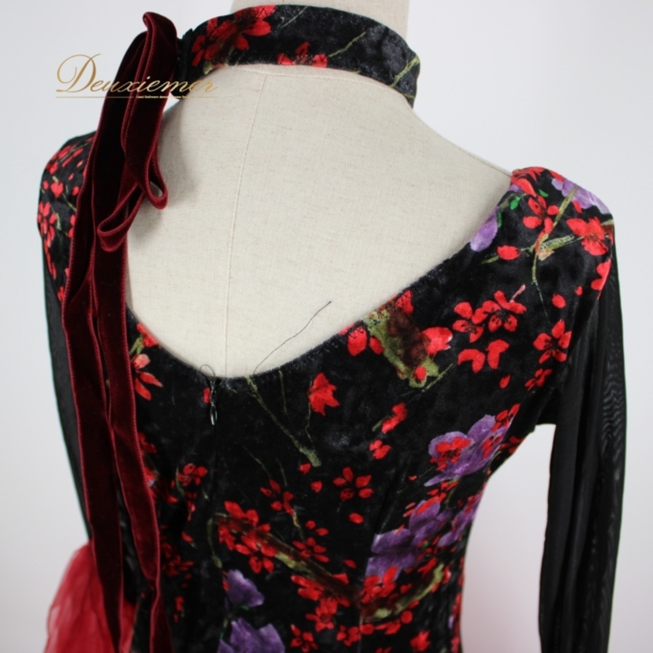 社交ダンス 衣装 スタンダード ドレス ワンピース パーティ衣装 赤 黒 紫 ブラック系 パープル系 レッド系 フロート 派手 花柄 チョーカー 大人用 衣装 ベルベット素材 美しいシルエット ショー用 社交ダンス衣装 フレアスカート 動きやすい 派手なデザイン パーティ用 あらたまった場 面接 ダンス競技用 伸縮性あり