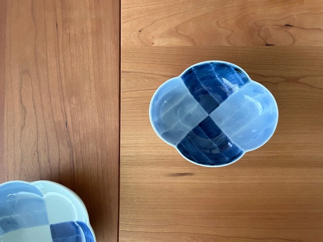 有田焼　錦金彩四海波鼓型  箸置き