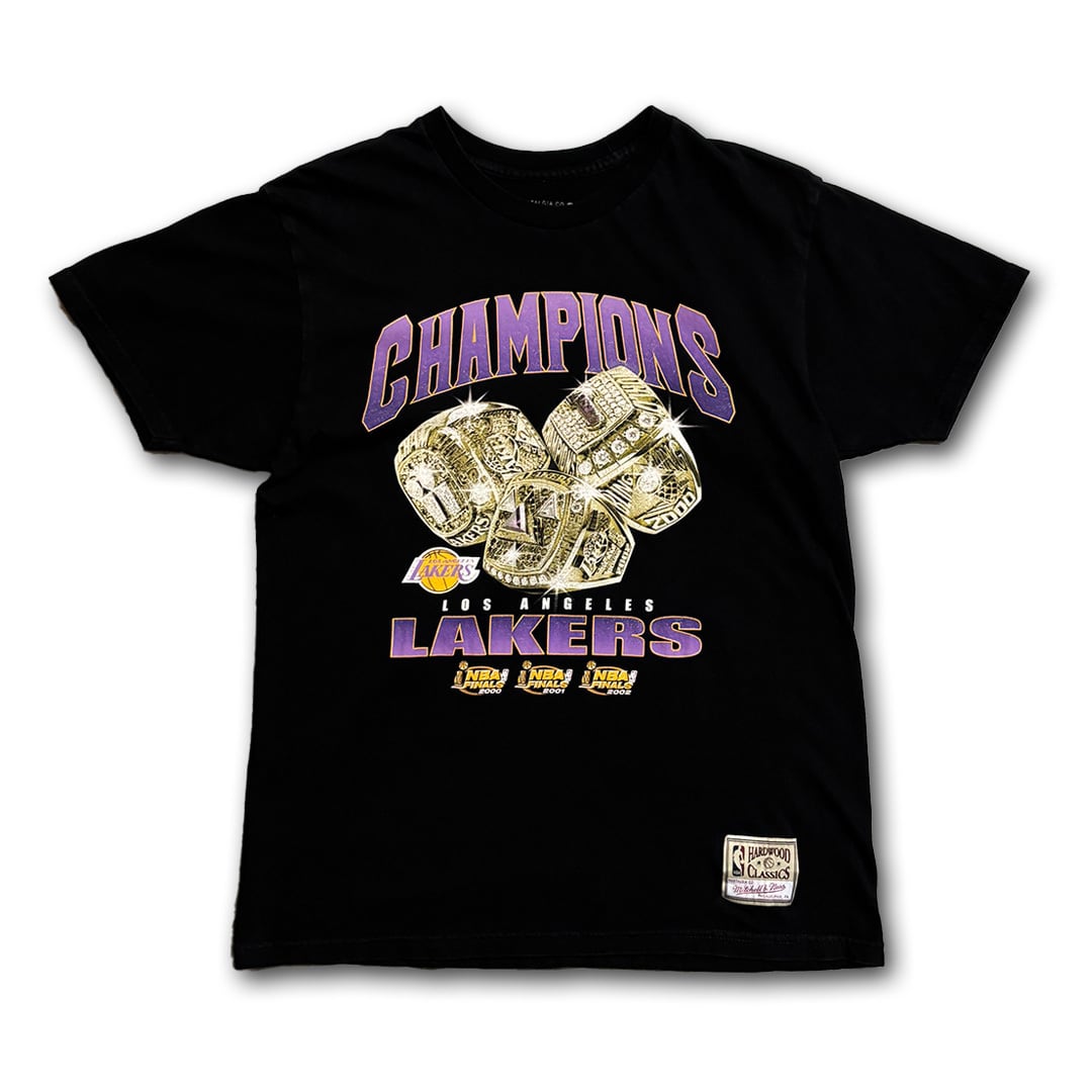 Los Angeles Lakers 【2000 2001 2002】 Champions Printed T-Shirt. Mitchell & Ness