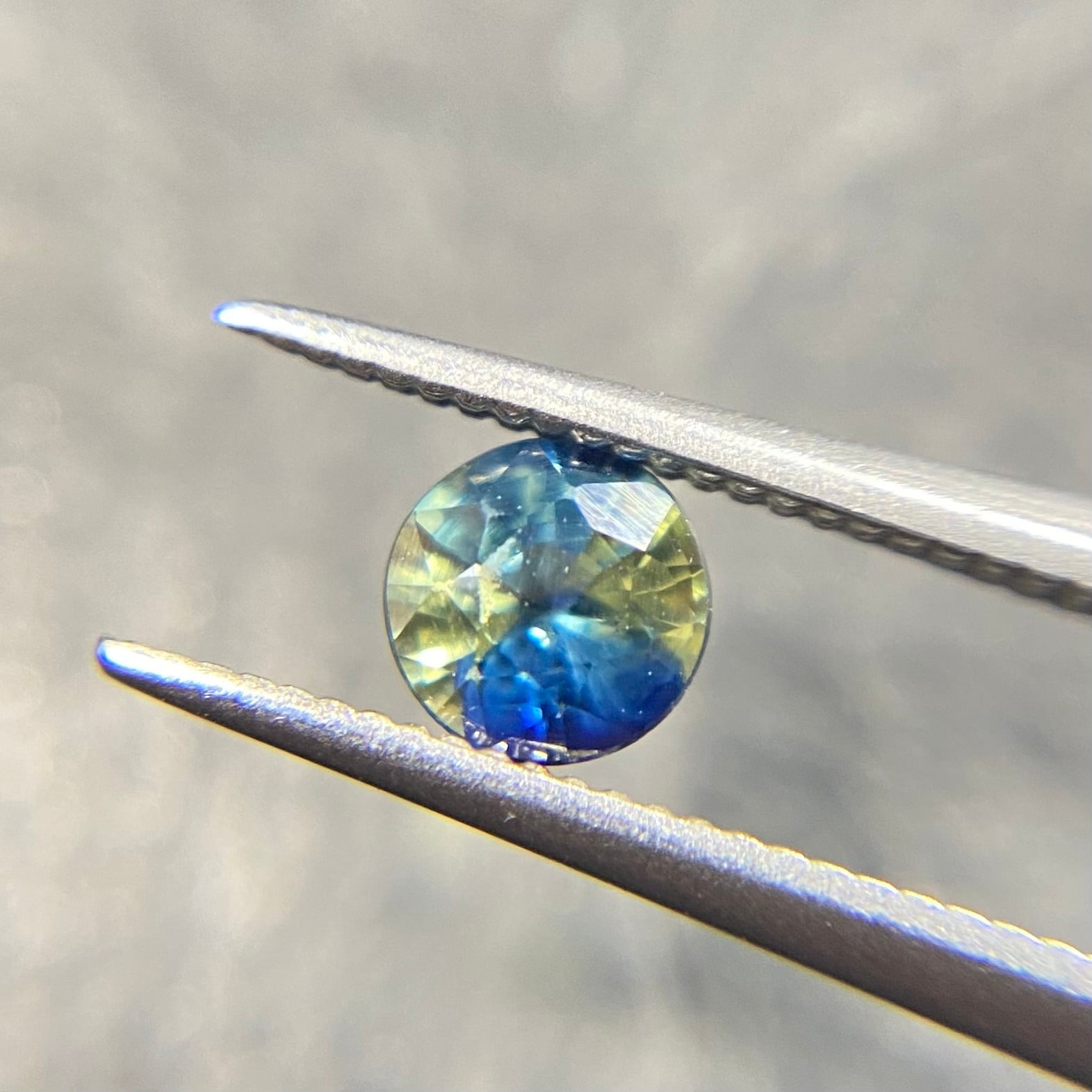 バイカラーサファイア ルース スリランカ産 0.36ct | Leticiar