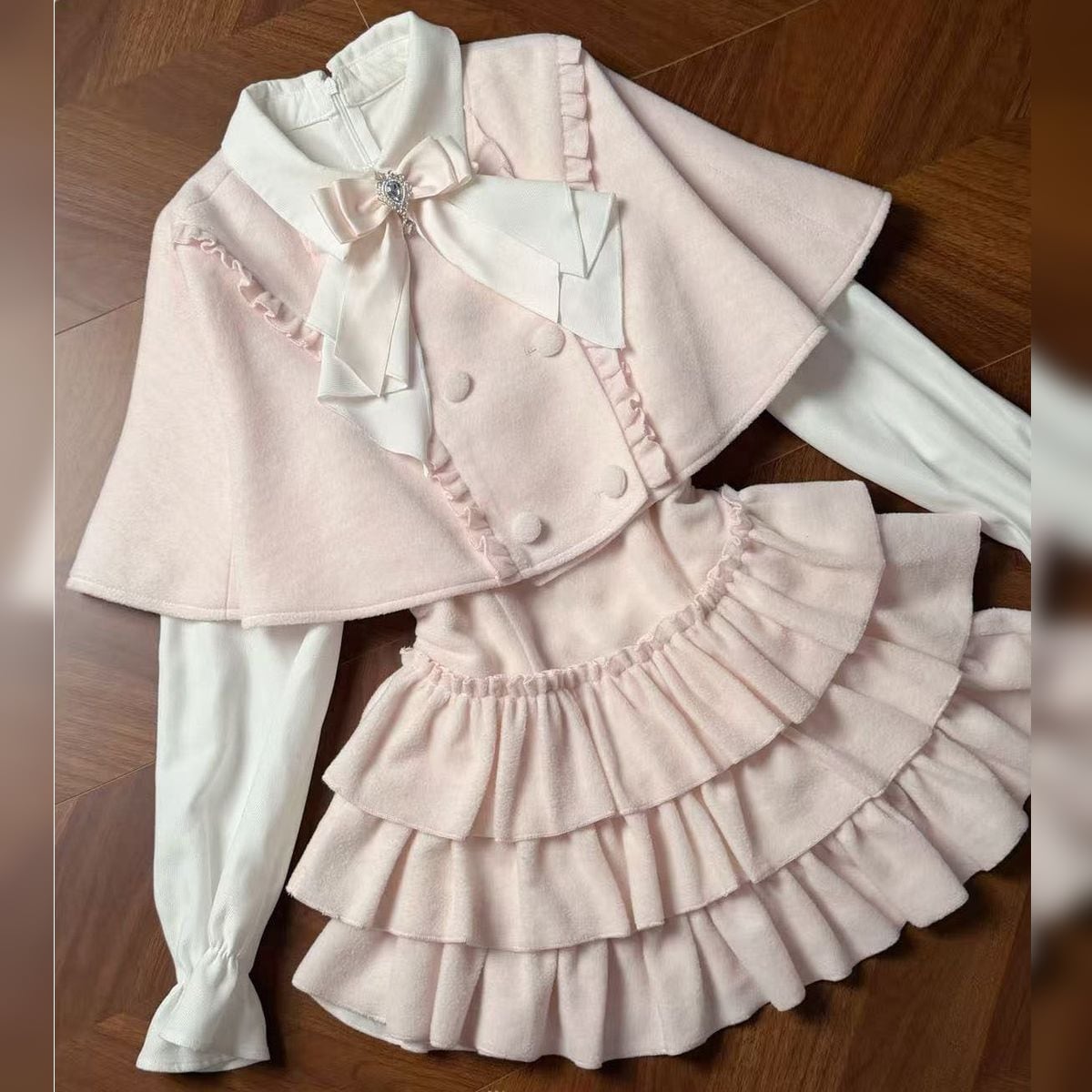 美艶エレガント　ミンク　ケープ&ジレ　セットアップ ピンク×ホワイトエレガントケープ付きワンピースセット | Maiden's Rêve