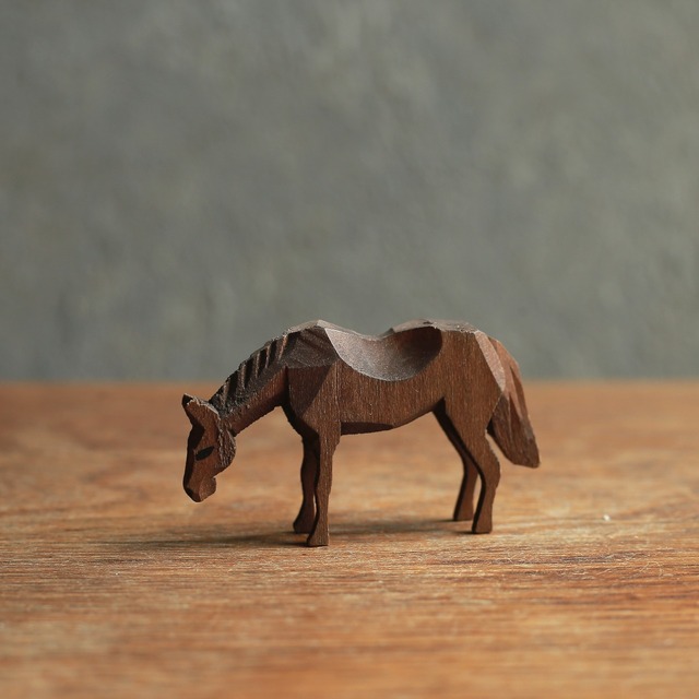木の質感が美しい、小さな馬 2