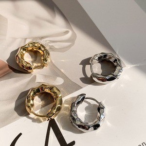 ピアス アクセサリー フープピアス レディース 中折れ キャッチレス 開閉式 スタイル ジュエリー きれいめ シンプル 大人 上品 おしゃれ お洒落 エレガント 存在感 春 秋 冬  デート お出かけ 女子会 休日 パーティー イベント リゾート 旅行 普段使い プレゼント 送料無料 ゴールド シルバー