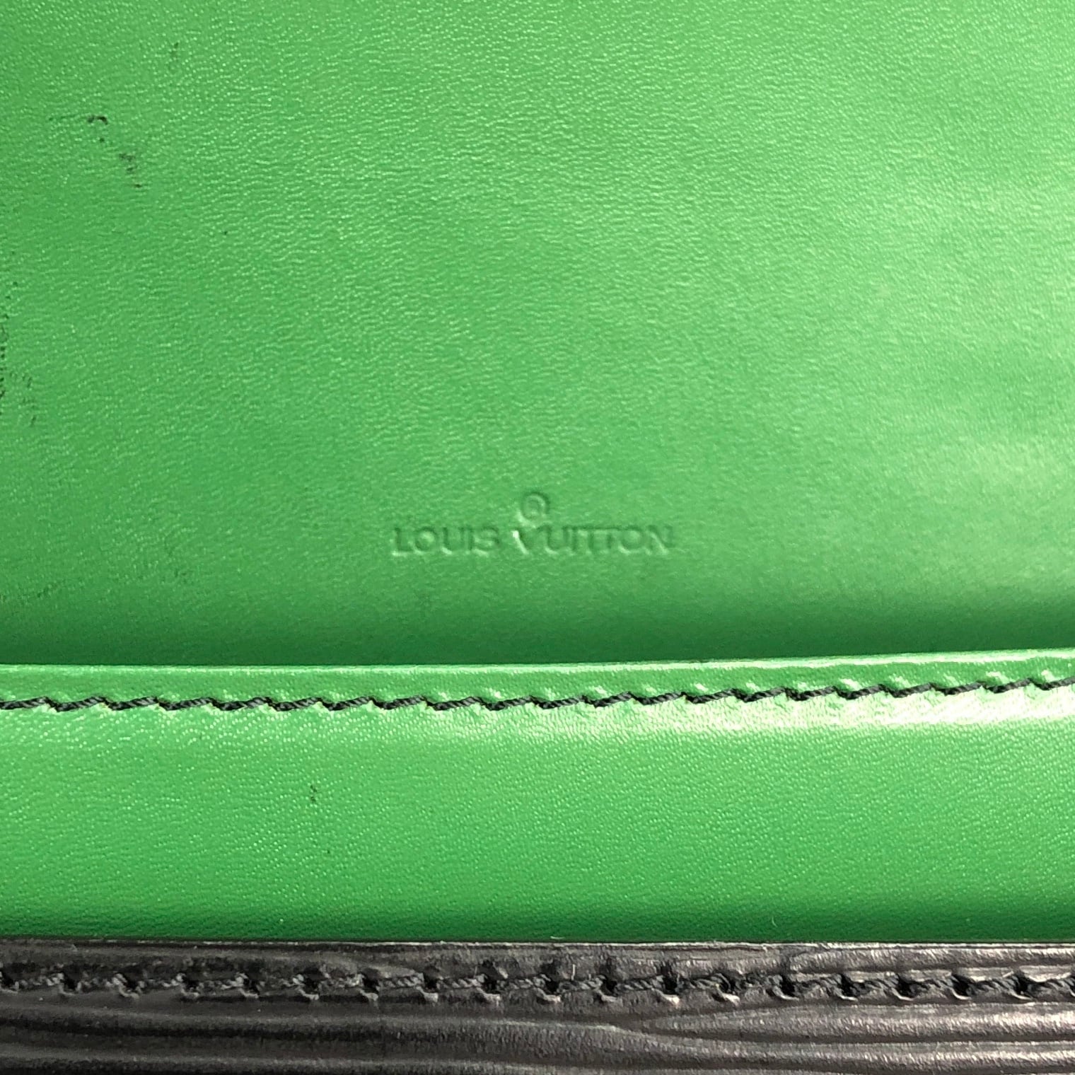 LOUIS VUITTON ルイヴィトン エピ ショルダーバッグ ブラック ロゴ