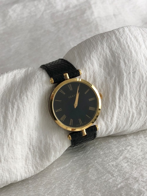 GUCCI グッチ 腕時計 ゴールド×ブラック ローマ文字 レザー vintage ヴィンテージ オールド 8bm2vw