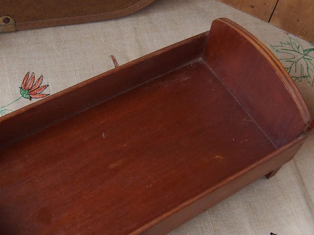 イギリスアンティーク　木製ドールベッド
