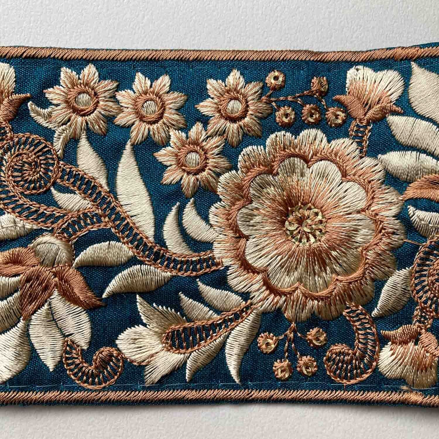 再入荷〉くるんと茎とベージュお花模様のインド刺繍リボン（1mカット