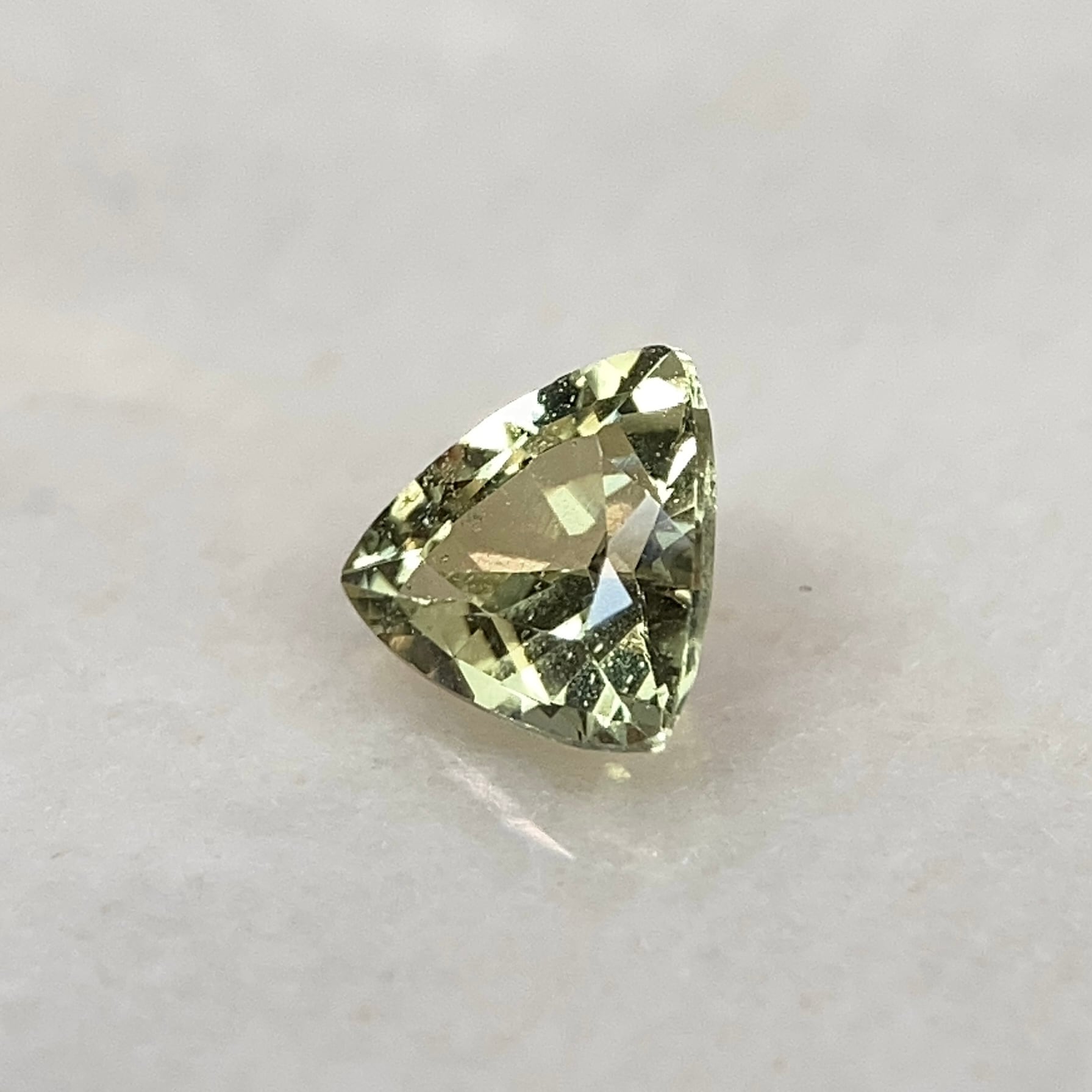 サファイア 0.432ct イエローグリーン 簡易ソーティング付き No.199