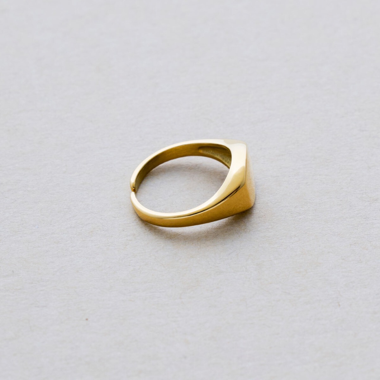 SOFT SIGNET RING