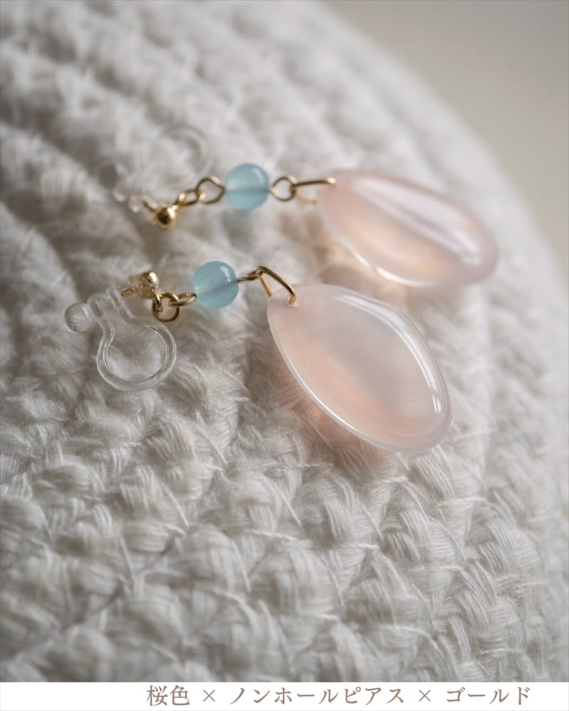 14kgfナチュラルブルーカルセドニーカービングピアス/イヤリング 送料無料］シーブルーカルセドニーのピアス ＊イヤリング変更可